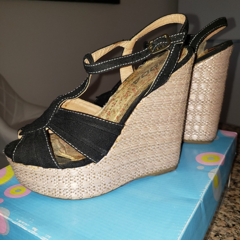 Black Wedges